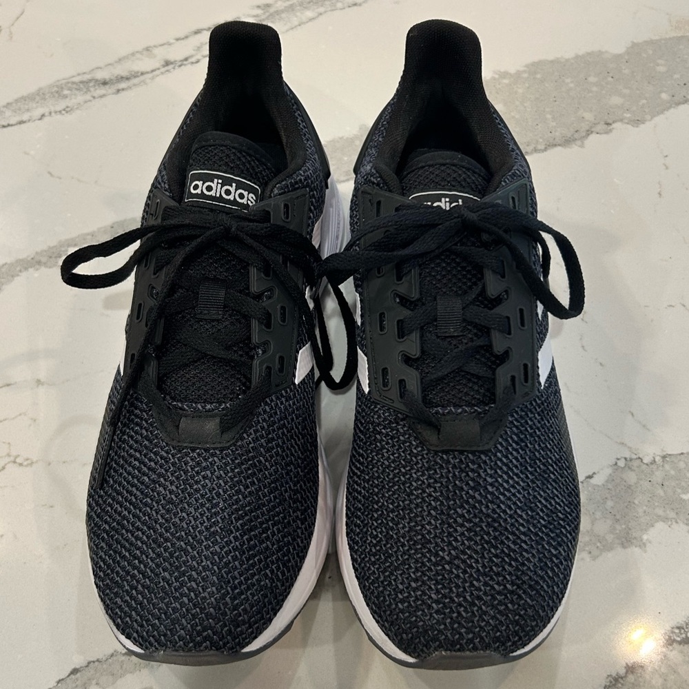 EUC size womens size 9 Adidas Cloudfom sneakers.
